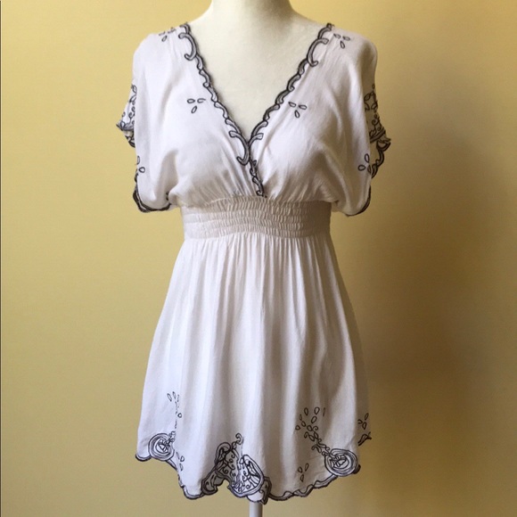Forever 21 Tops - Forever 21 Cotton Embroidered Boho V-Neck Blouse